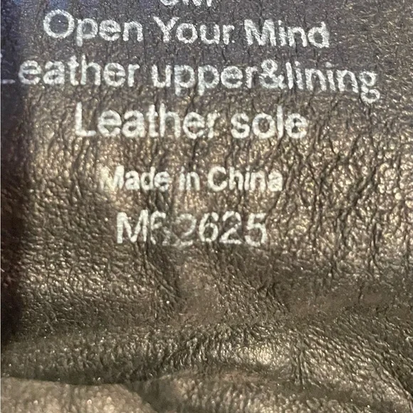 One pair Kenneth Cole black leather boots, size 9. Ankle with side zipper. - Picture 4 of 5